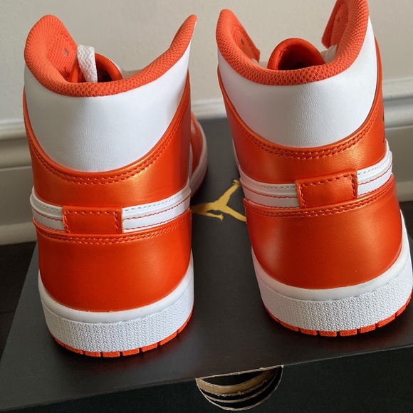 AIR JORDAN 1 MID SE ELECTRO ORANGE - Picture 8 of 8